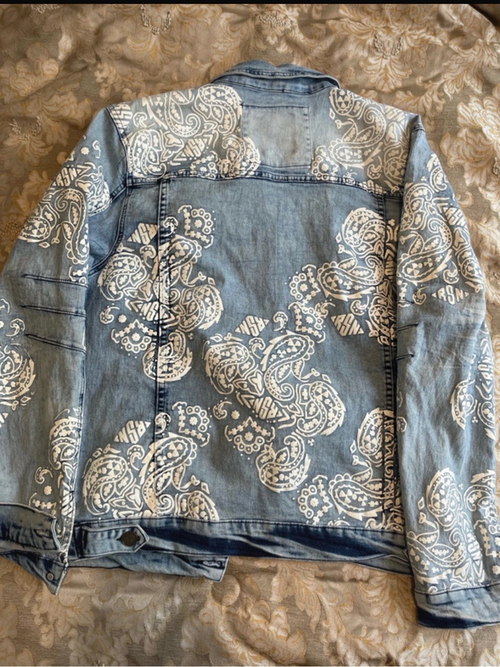 Reason Light Blue Wash Paisley Allover Print Denim Trucker Jacket Coat Sz Large - Picture 9 of 14